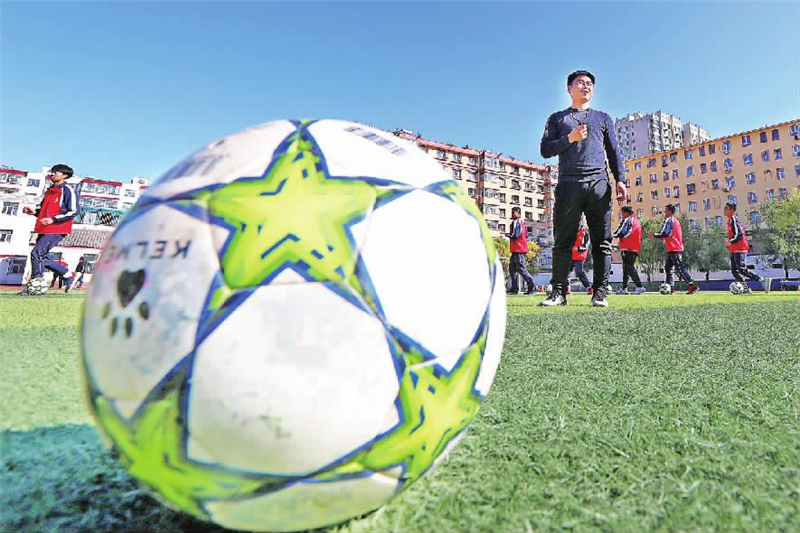 张家口:优质足球课放飞少年绿茵梦
