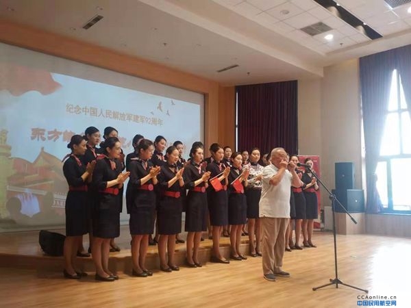 十年走来不忘初心的爱心天使--记东航北京客舱部与东方泛爱福利院配合举行八一出格勾当